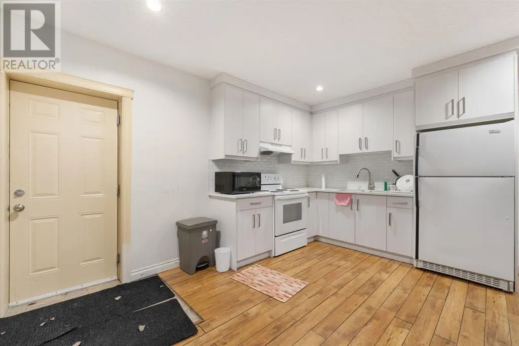 107 East Lake View