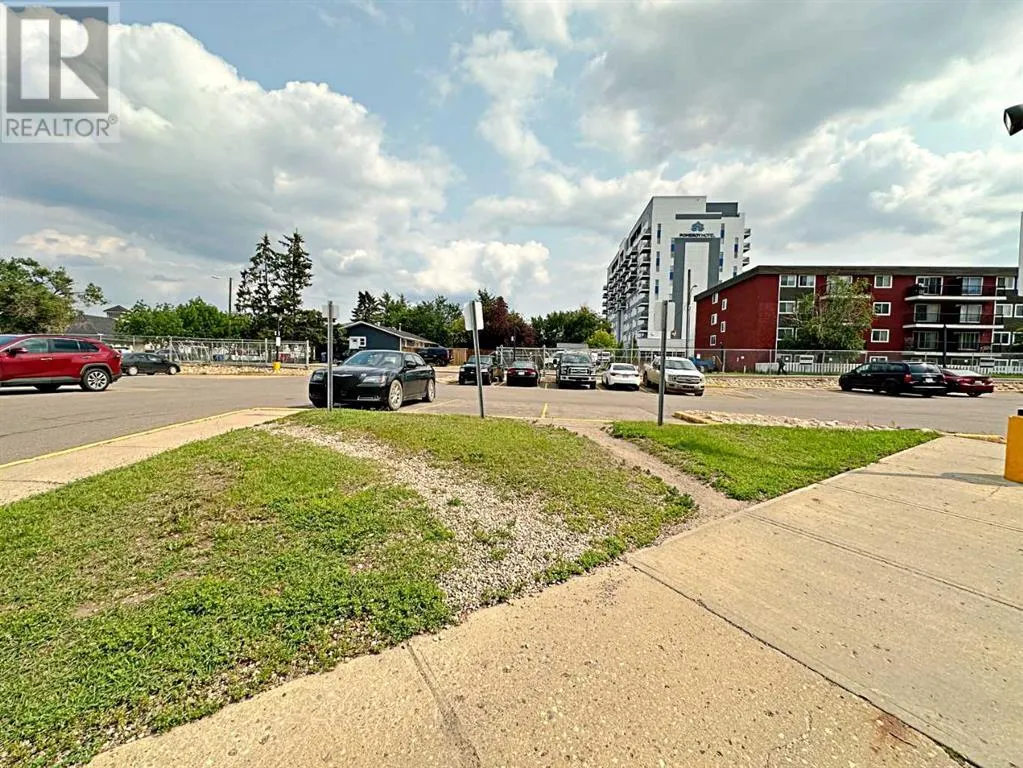 118, 11721 MacDonald Drive