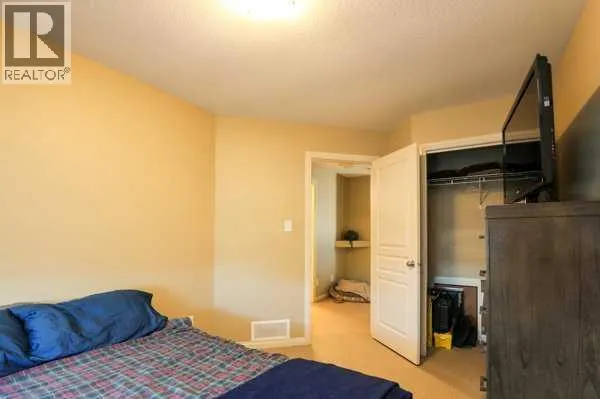 196 Coalbanks Boulevard W