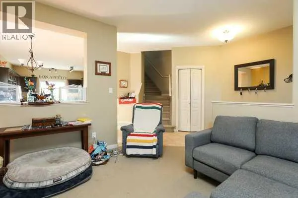 196 Coalbanks Boulevard W