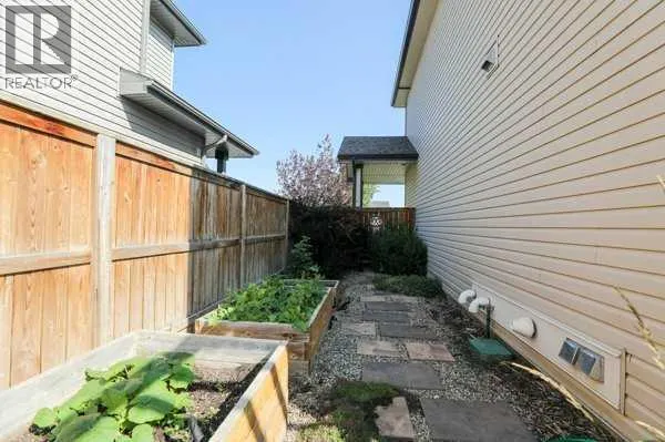 196 Coalbanks Boulevard W