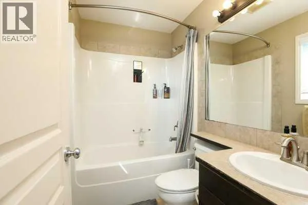196 Coalbanks Boulevard W
