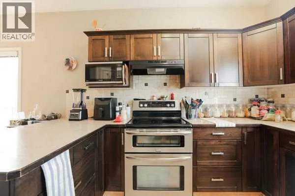 196 Coalbanks Boulevard W