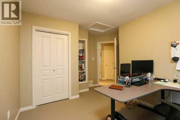 196 Coalbanks Boulevard W