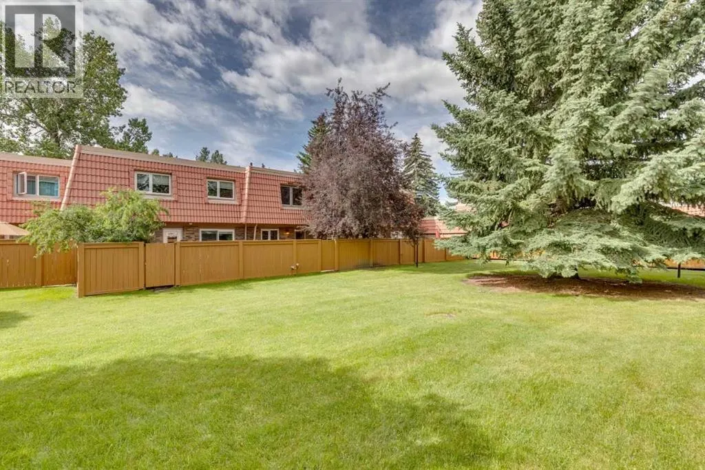 26, 714 Willow Park Drive SE