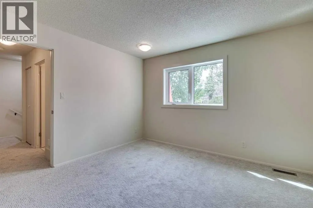 26, 714 Willow Park Drive SE