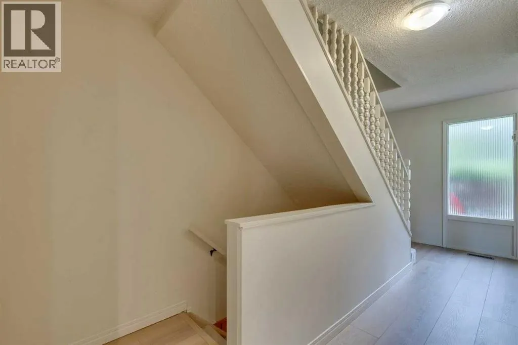 26, 714 Willow Park Drive SE