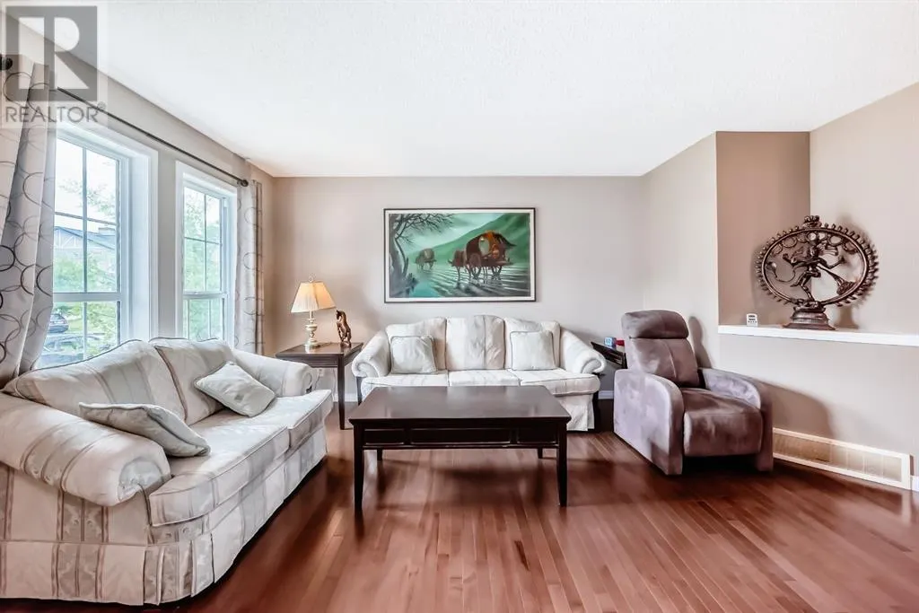 249 Elgin Meadows Park SE
