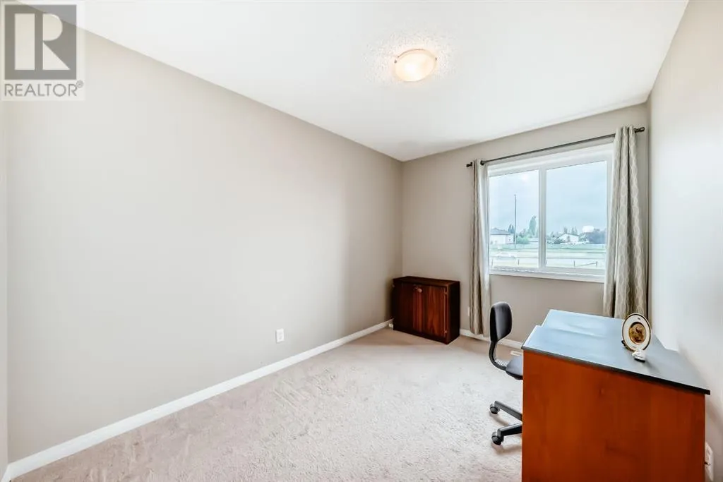 249 Elgin Meadows Park SE