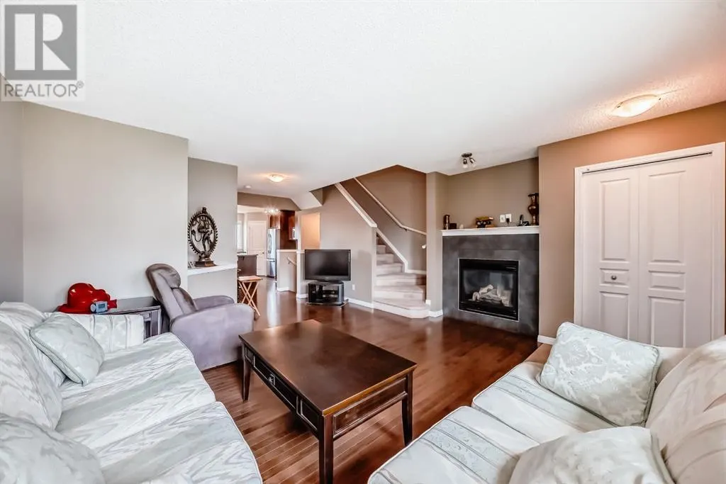 249 Elgin Meadows Park SE