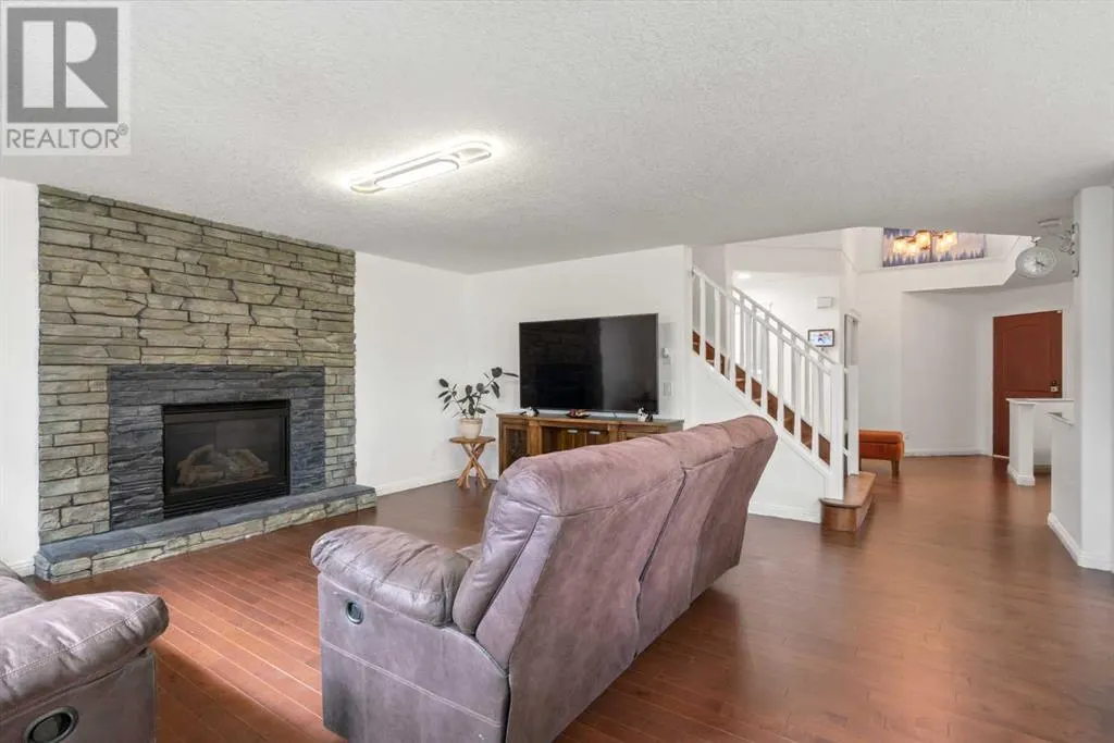 84 Everwillow Park SW