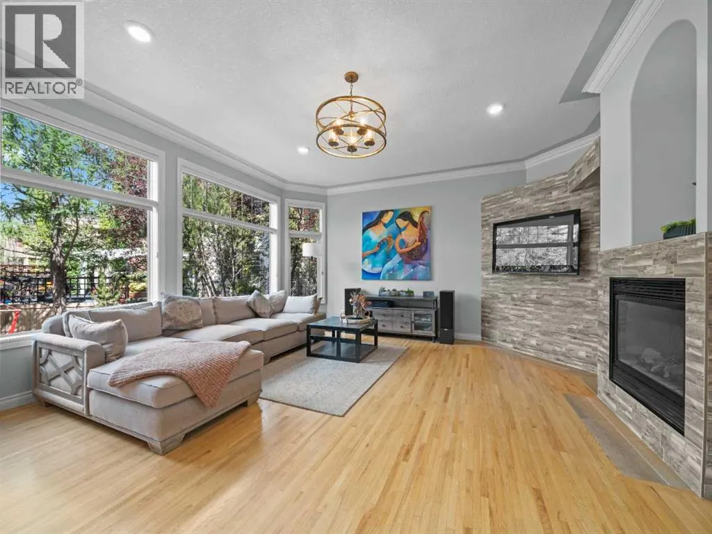 210 Evergreen Mews SW