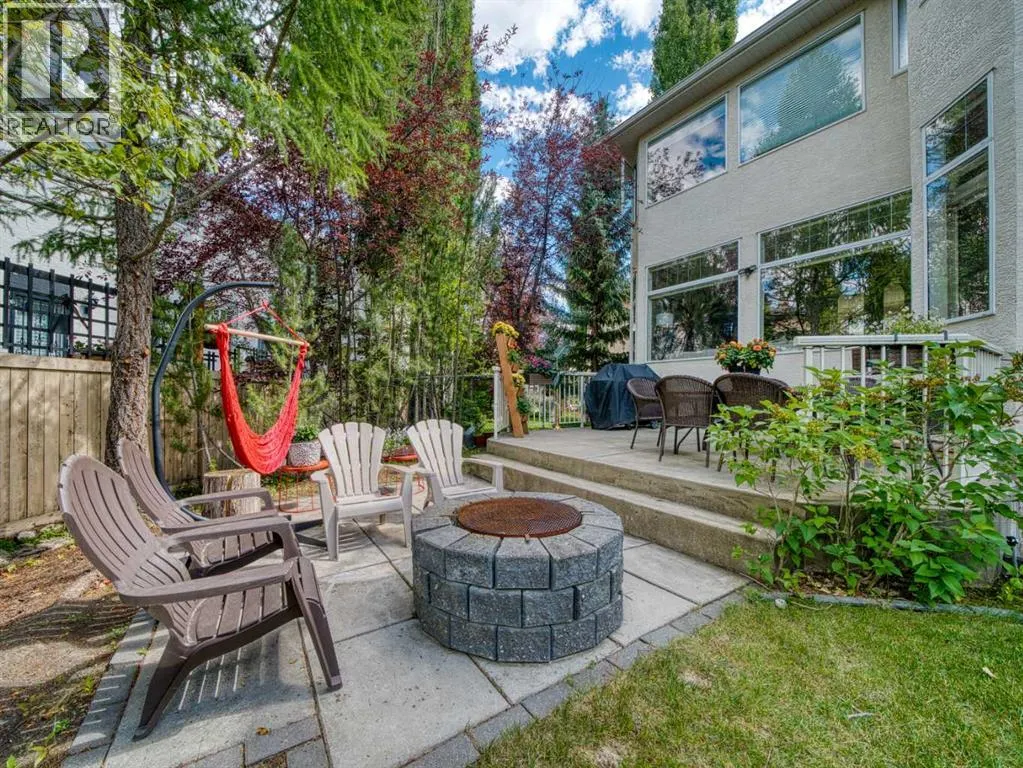 210 Evergreen Mews SW
