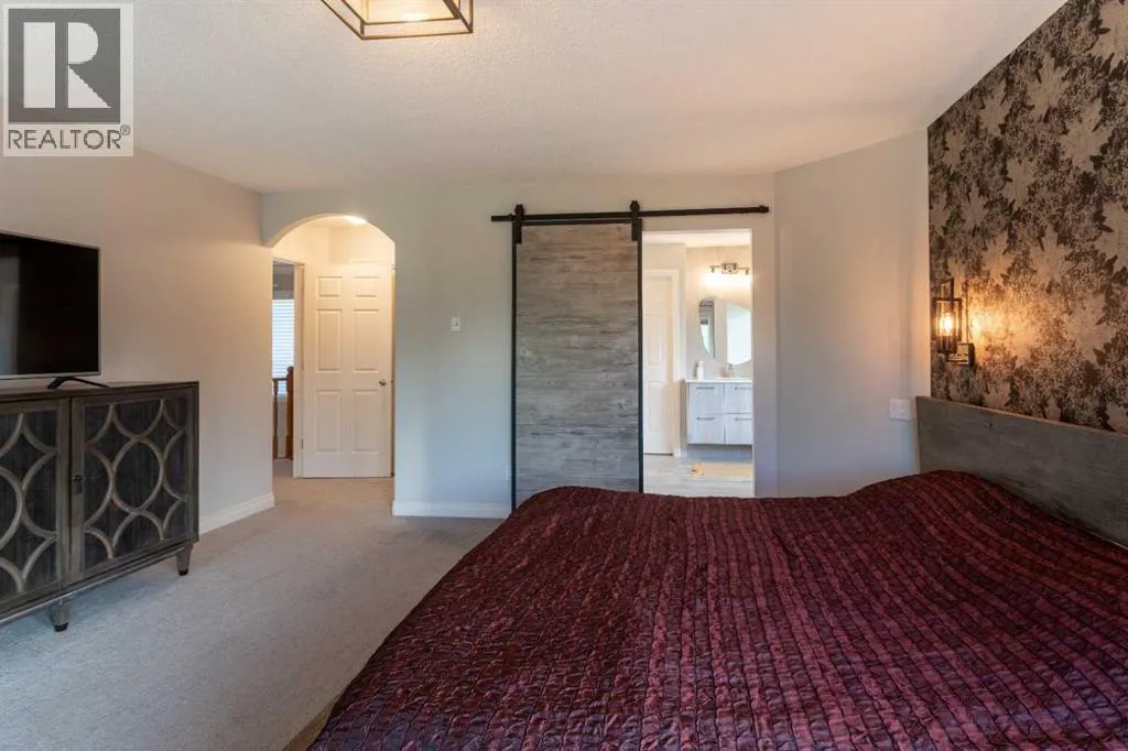 210 Evergreen Mews SW