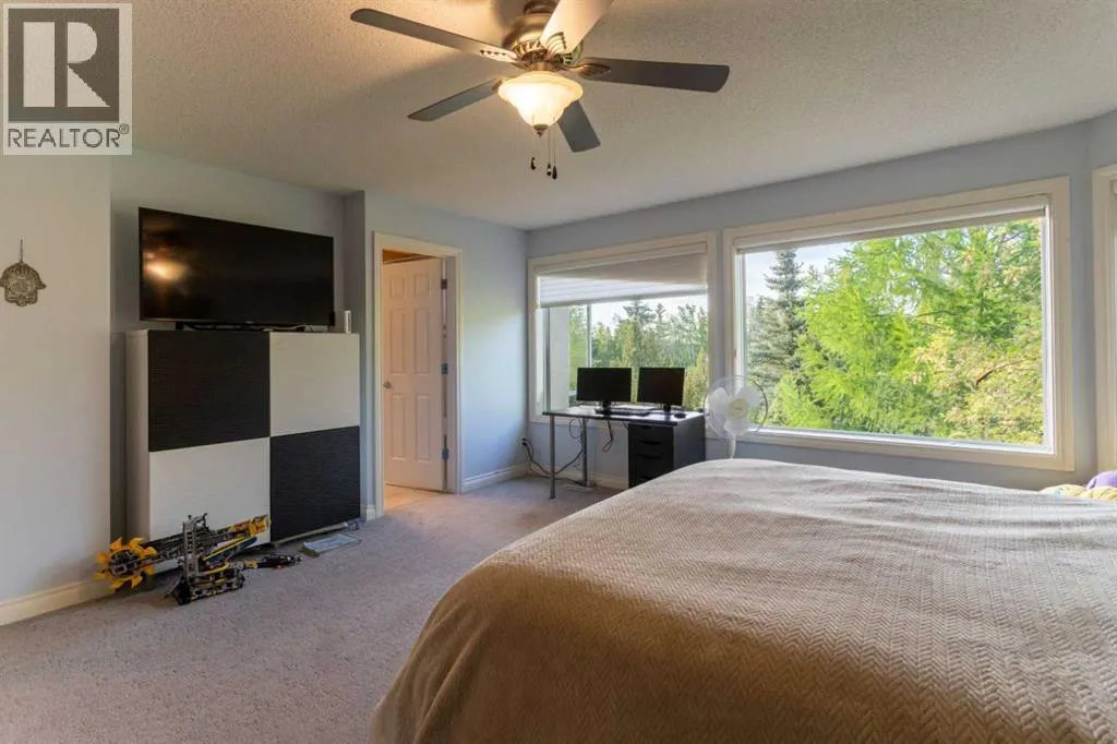 210 Evergreen Mews SW