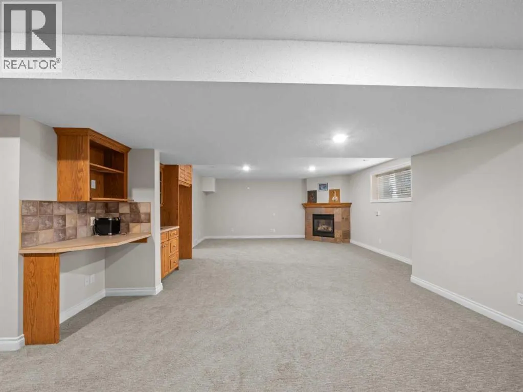 210 Evergreen Mews SW