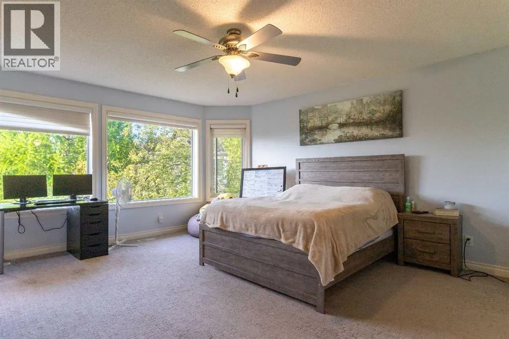 210 Evergreen Mews SW