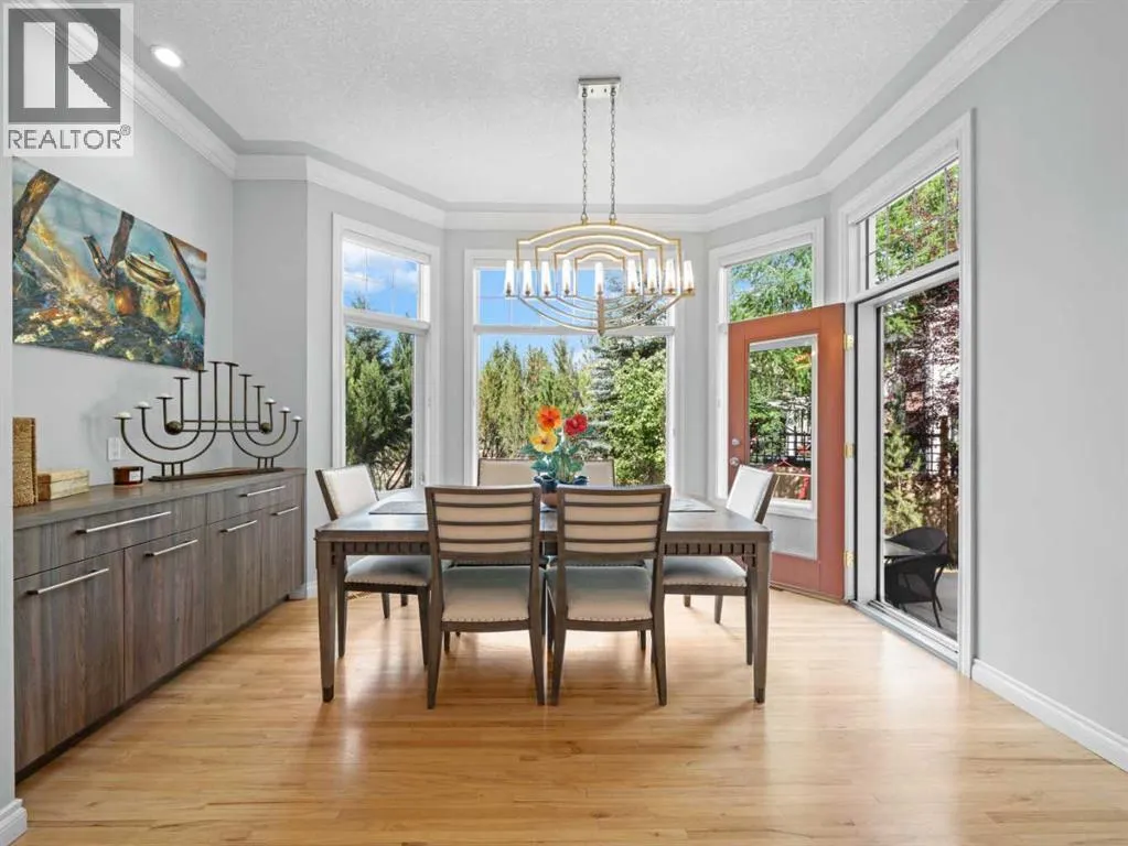 210 Evergreen Mews SW