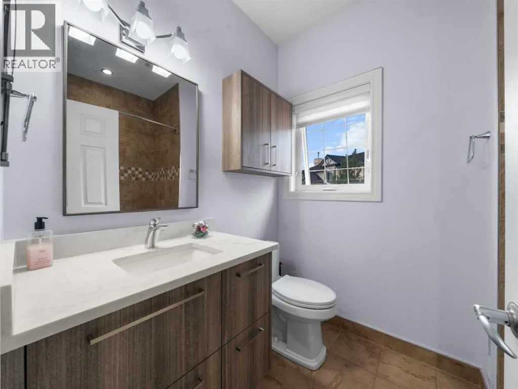 210 Evergreen Mews SW