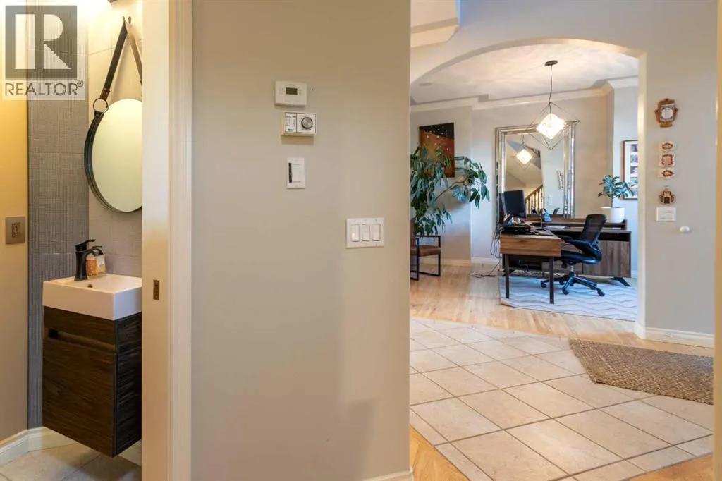 210 Evergreen Mews SW