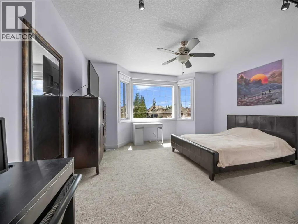 210 Evergreen Mews SW
