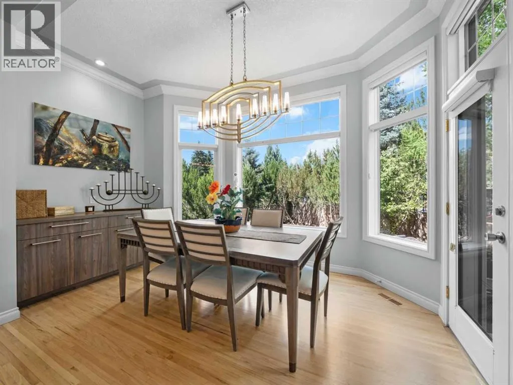 210 Evergreen Mews SW