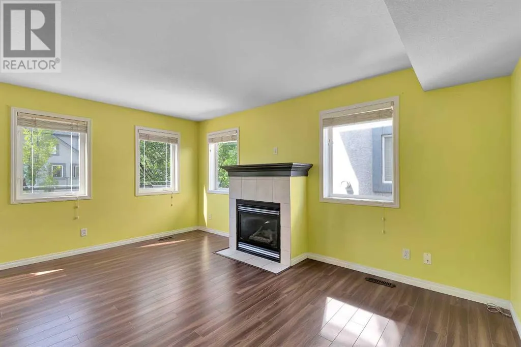 34 Simcoe Place SW