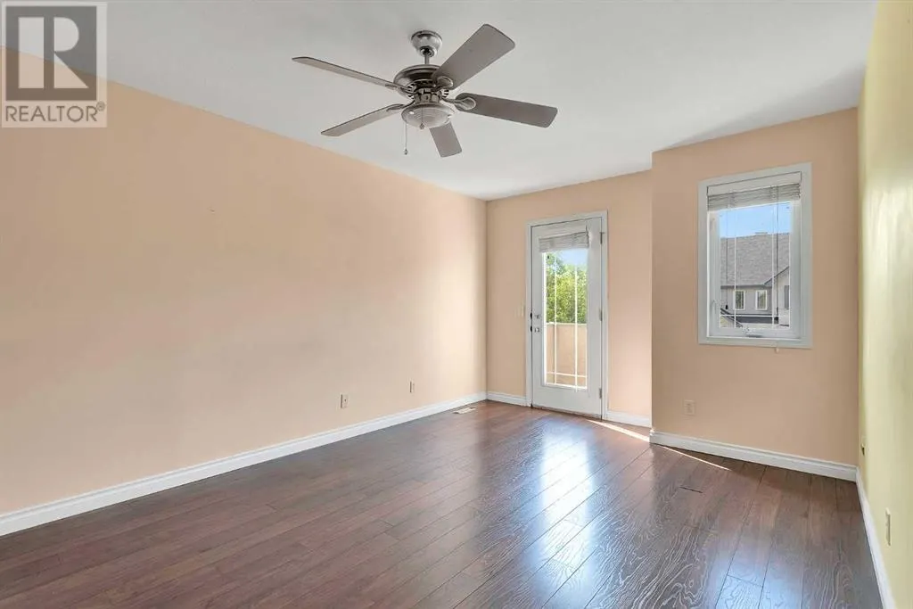 34 Simcoe Place SW