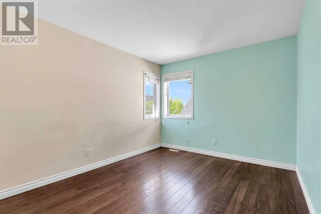 34 Simcoe Place SW