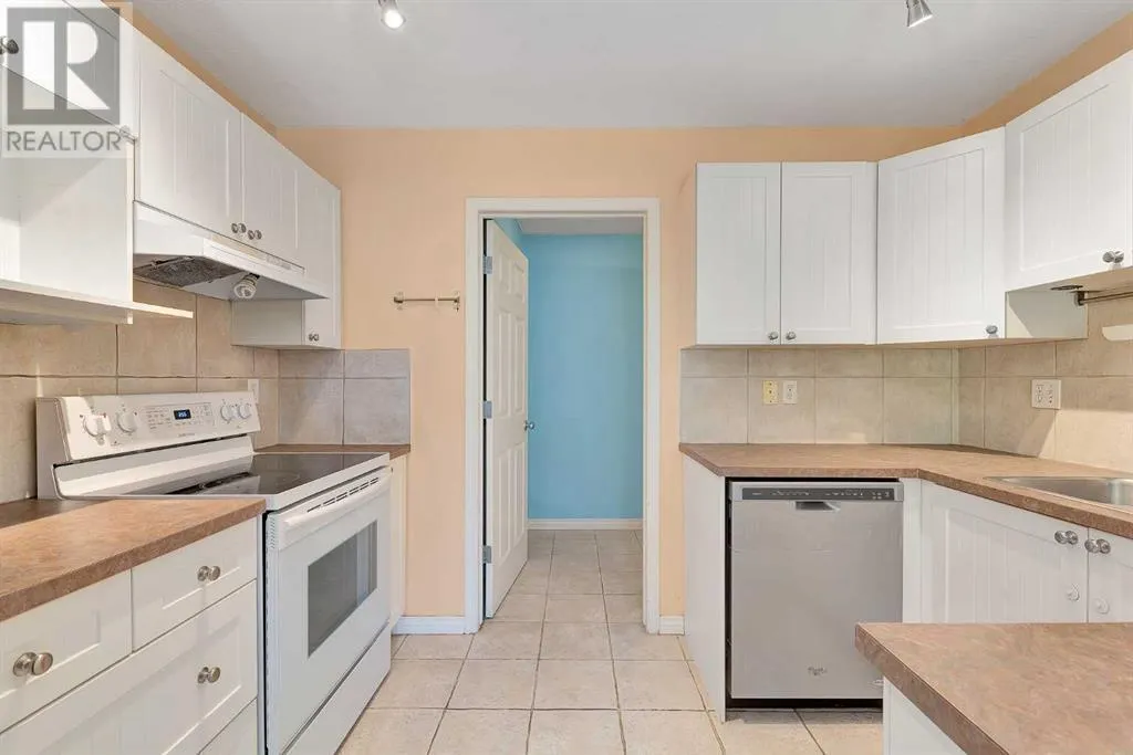 34 Simcoe Place SW