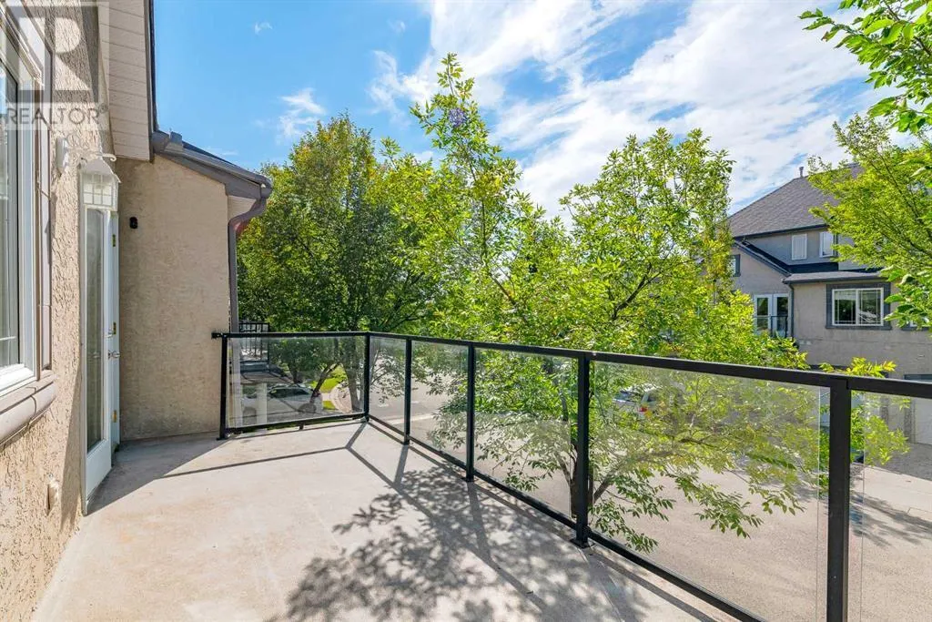 34 Simcoe Place SW