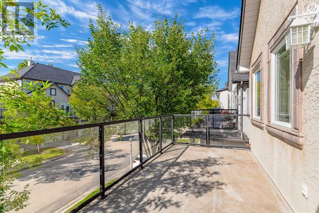 34 Simcoe Place SW
