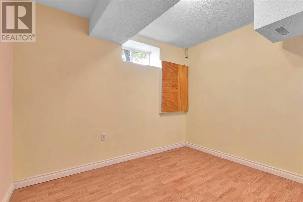 34 Simcoe Place SW