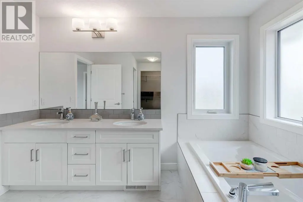 100 Emberside Glen
