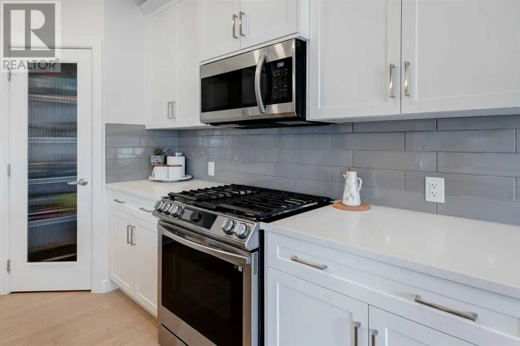100 Emberside Glen