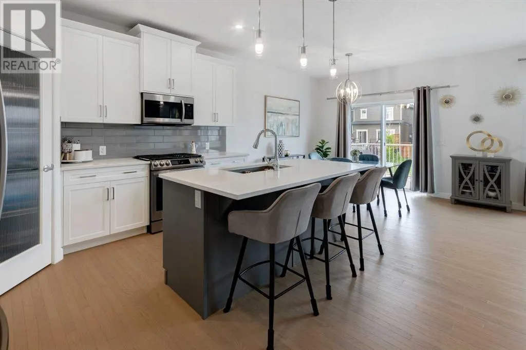 100 Emberside Glen