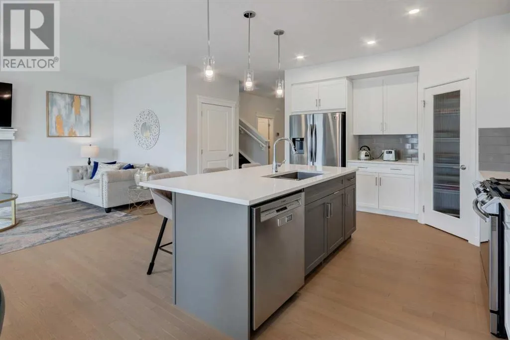 100 Emberside Glen