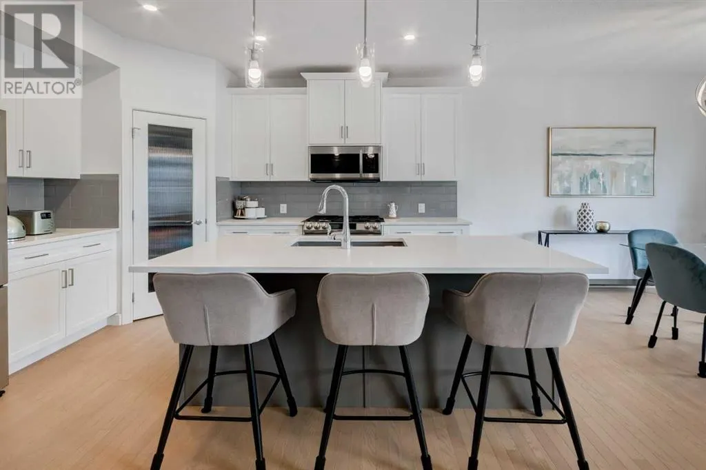 100 Emberside Glen