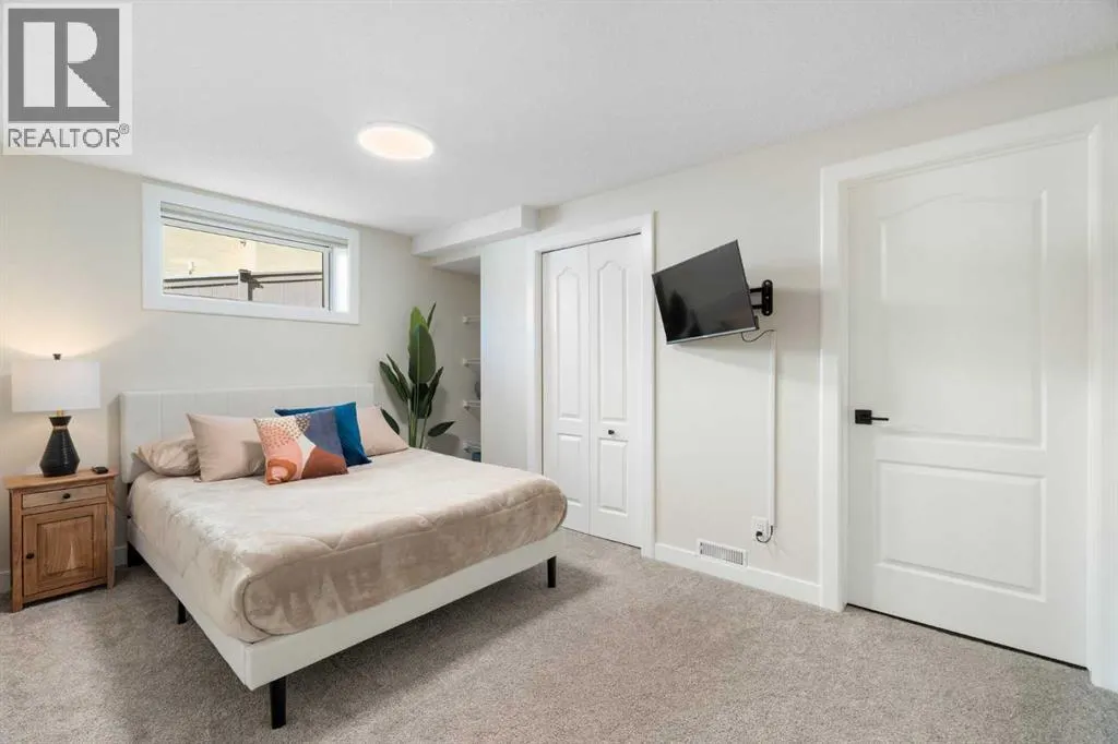 335 Sierra Madre Court SW