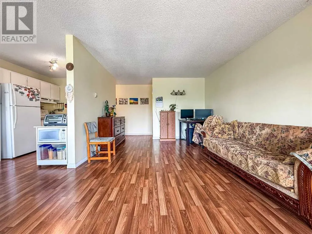 304, 11 Clearwater Crescent