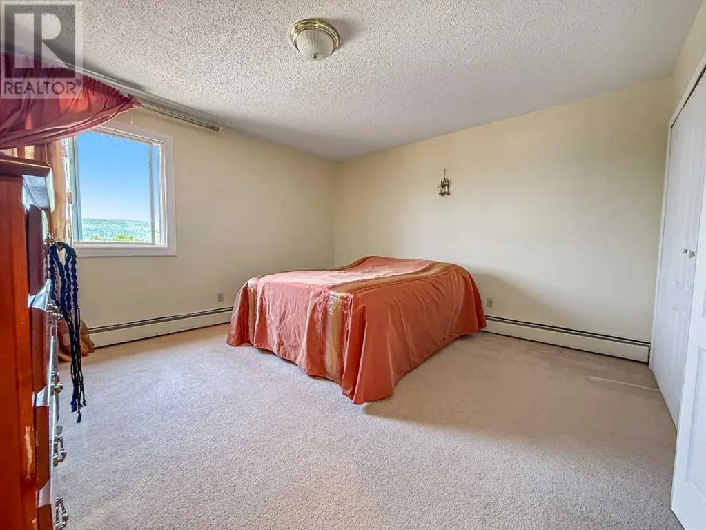 304, 11 Clearwater Crescent