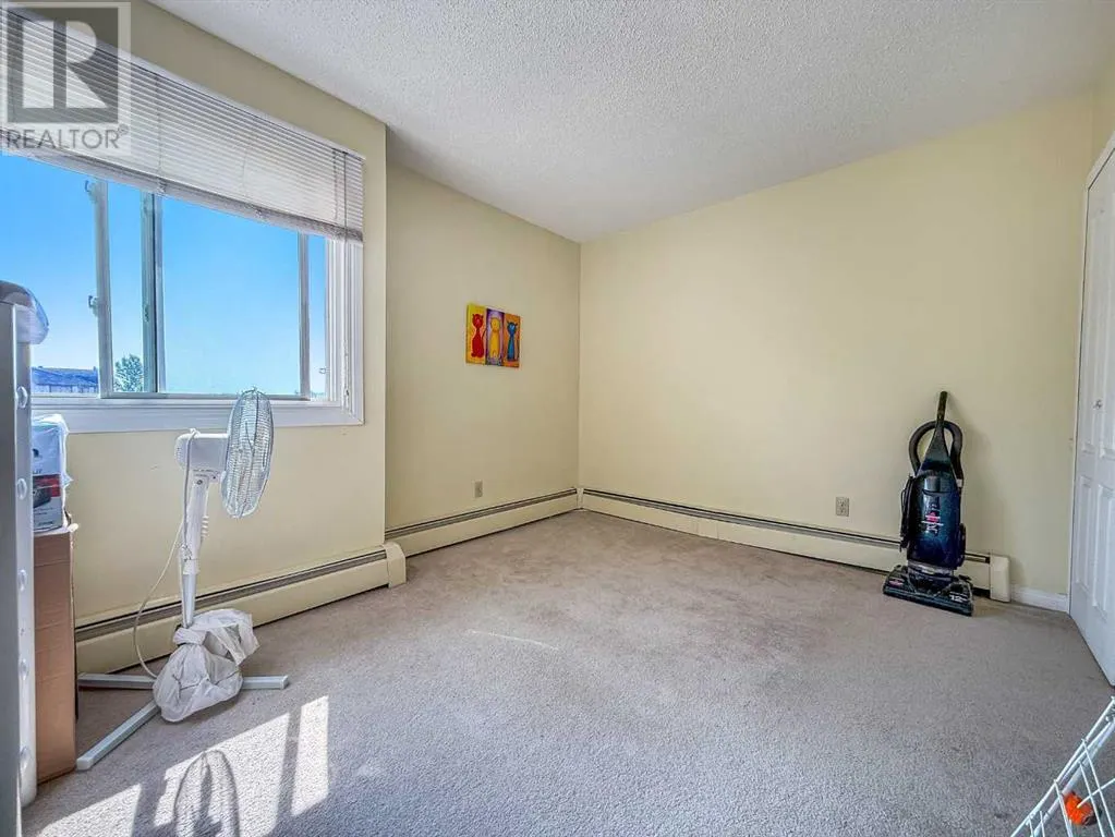 304, 11 Clearwater Crescent
