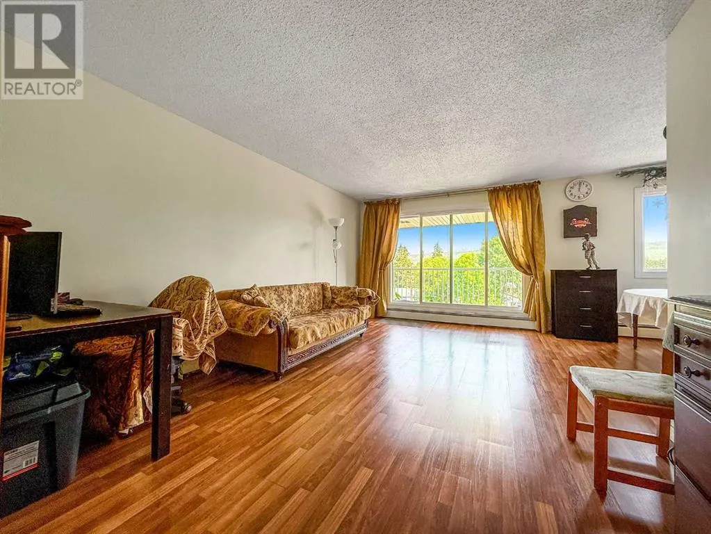 304, 11 Clearwater Crescent