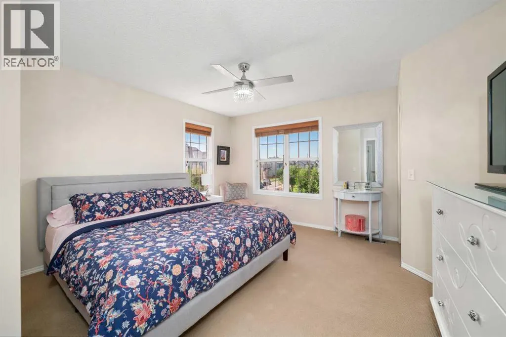 382 Elgin View SE