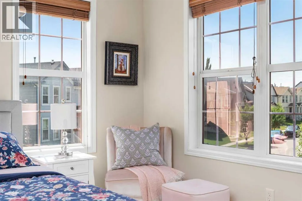 382 Elgin View SE