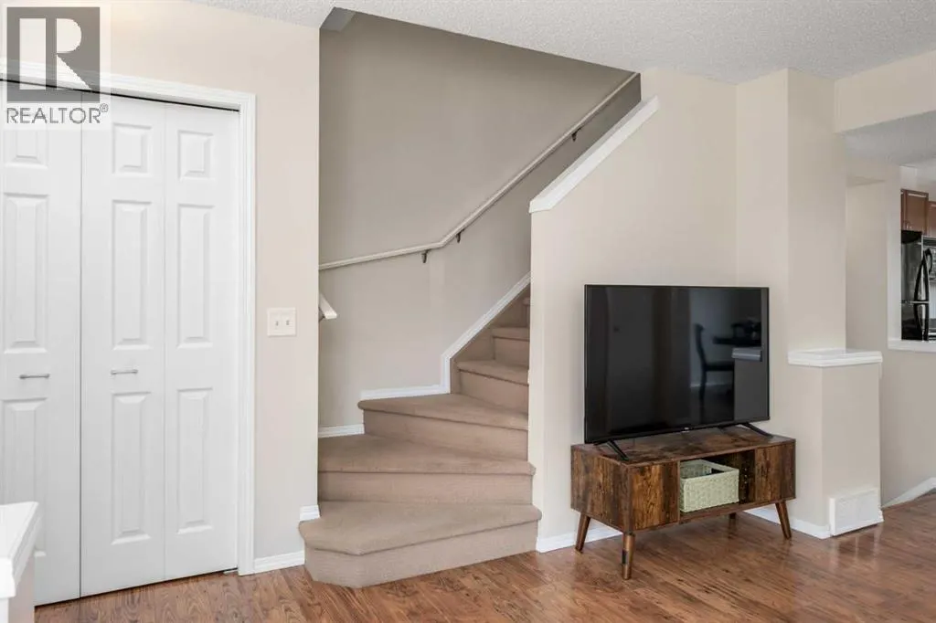382 Elgin View SE