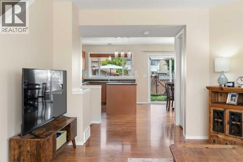 382 Elgin View SE