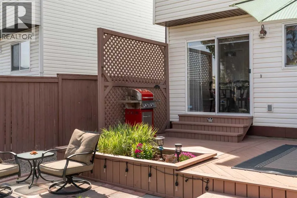 382 Elgin View SE