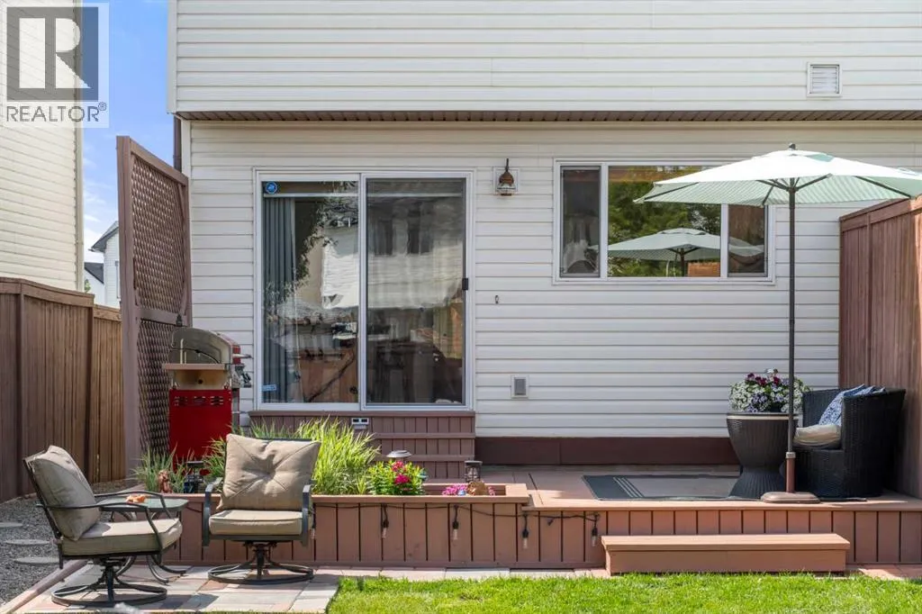 382 Elgin View SE