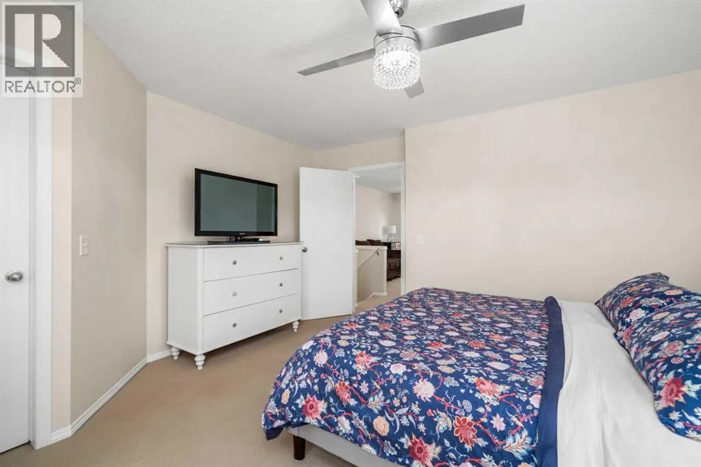 382 Elgin View SE